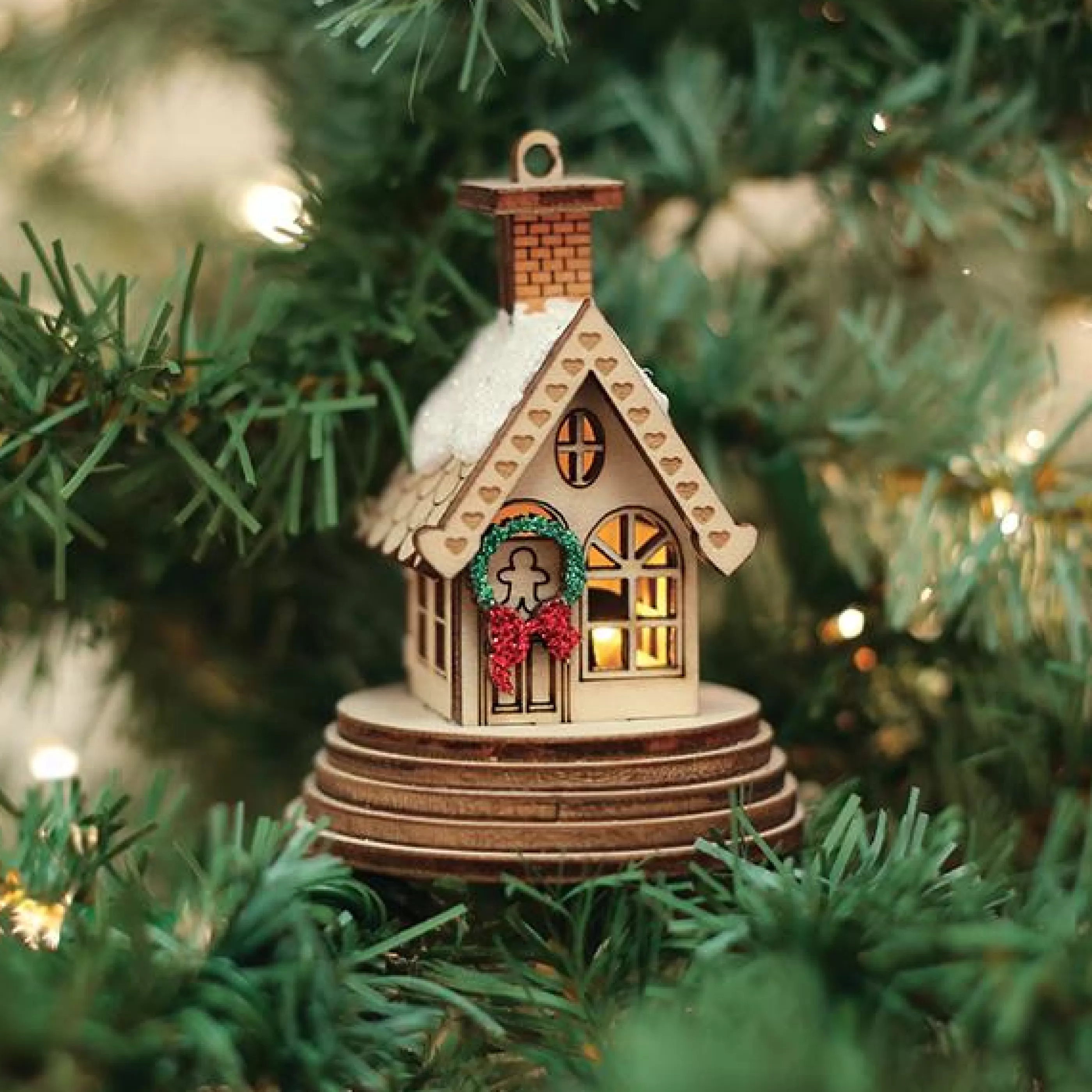 HR Elf Cottage (Illuminated)